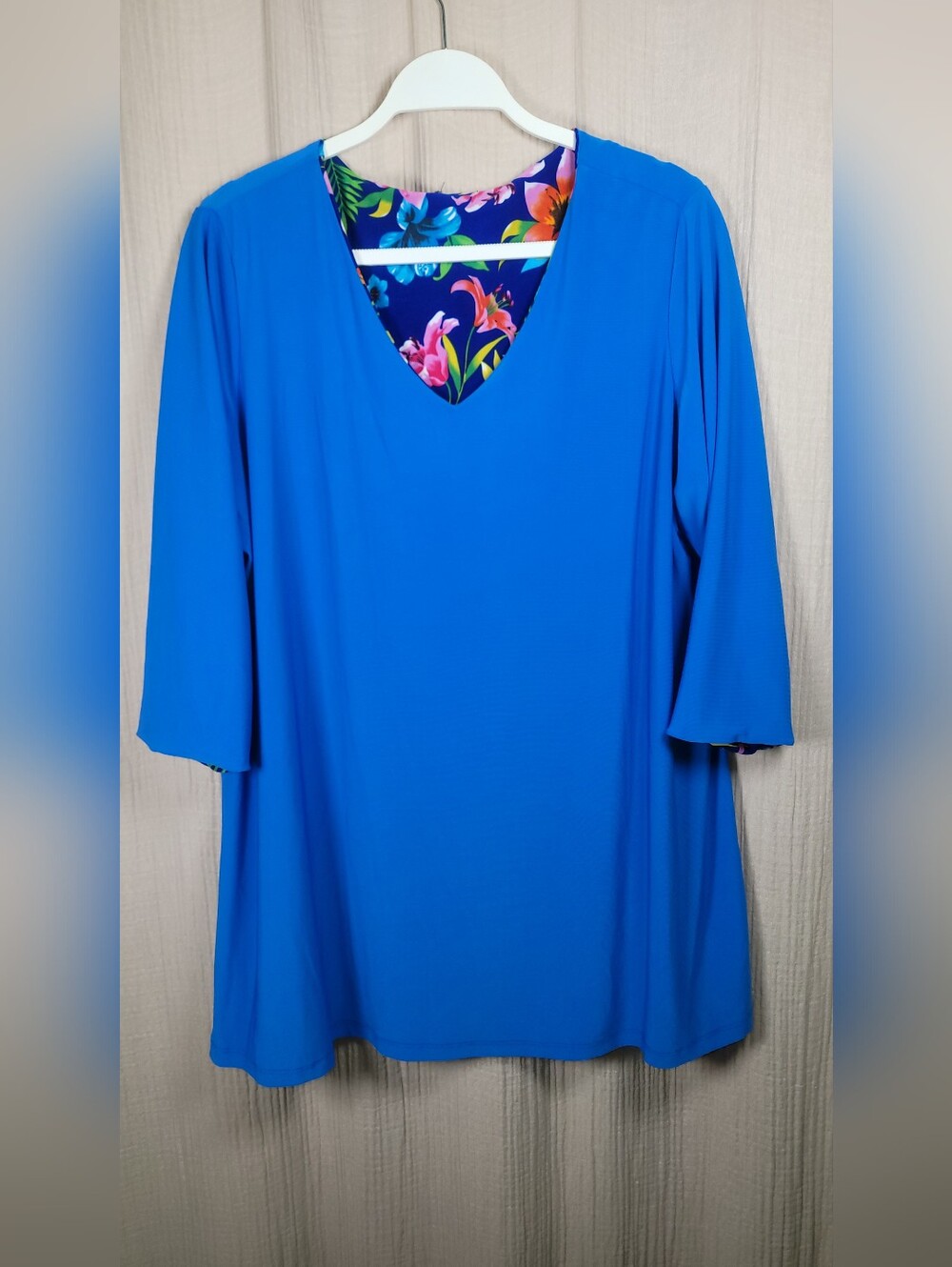Attitudes By Renee Reversible Women’s V-Neck Tunic Top Blue Floral & Solid Blue - Picture 12 of 16